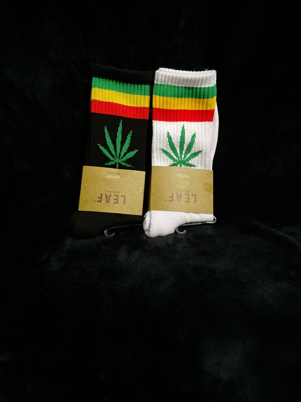 Leaf Socks (Black or White) - Bee Graffik